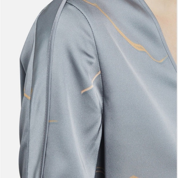 Reiss Pippy Abstract Printed Blouse Gray Sz 10 Satin V Neck Relaxed Fit NWOT - Picture 5 of 13